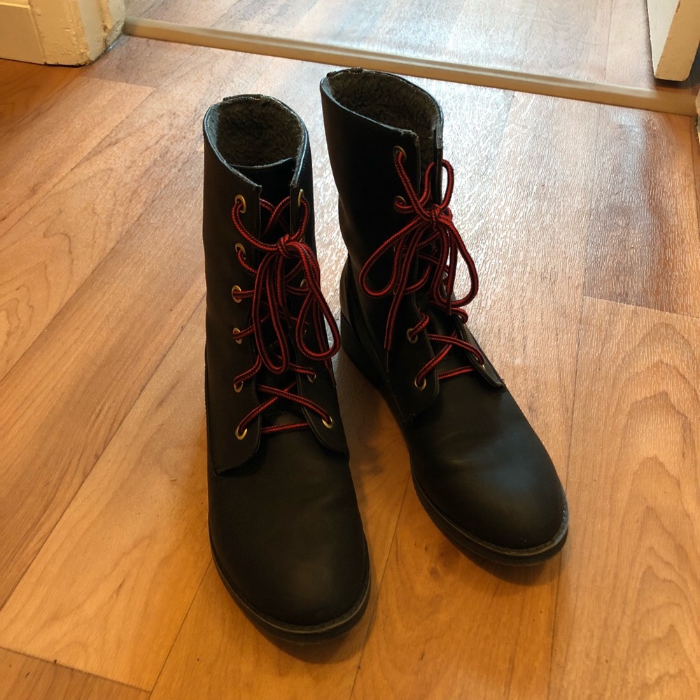 Combat boots